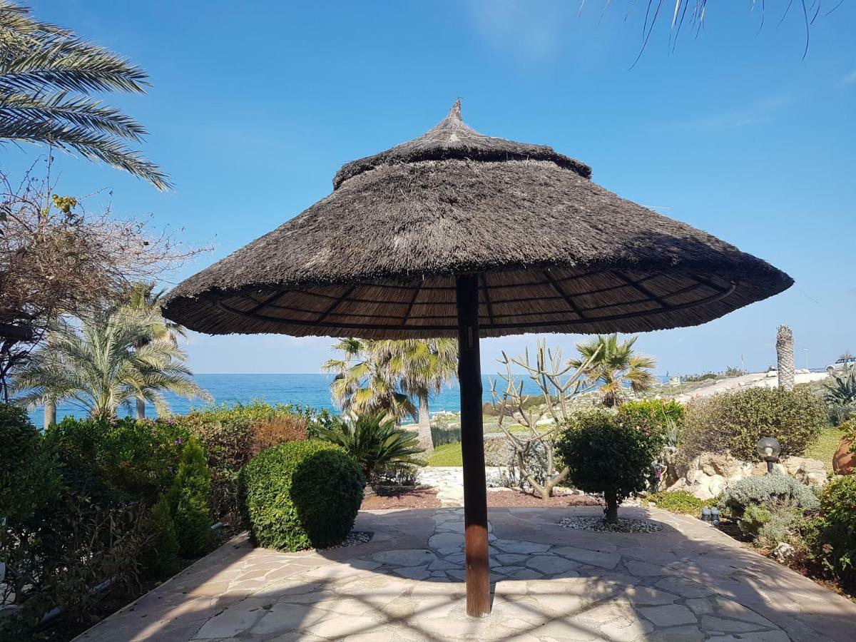 Sea Front Villa Vera Klorakas Bagian luar foto